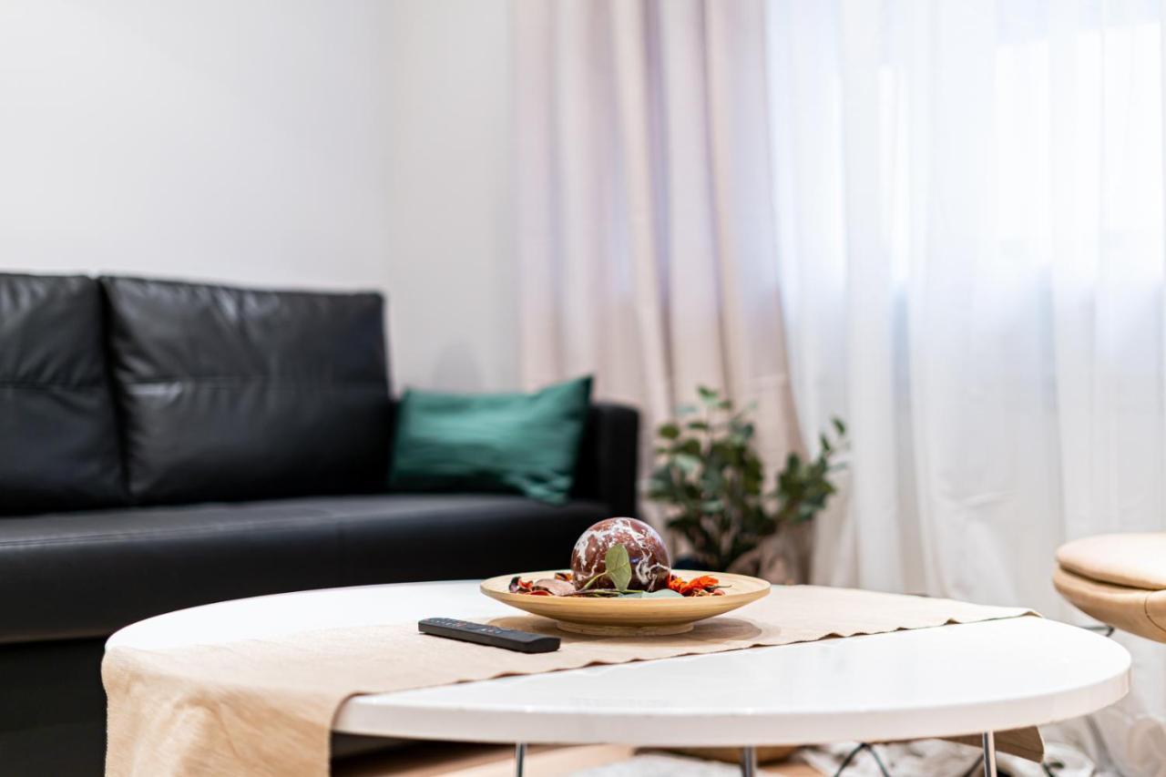 Edsam Madrid Apartments Black Экстерьер фото